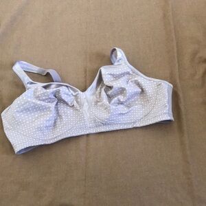 Elegant Polka Dot Bra - Light Gray
Playtex 18 hour wireless
